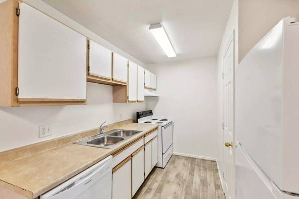 Logan Delightful Bed Bath In Logan 1166 - Room for Rent