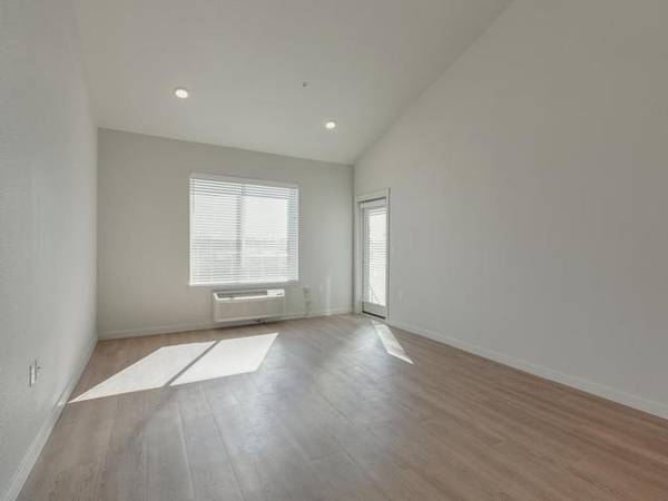 Vancouver Rare Opportunity 2 Brs Resort - Room for Rent