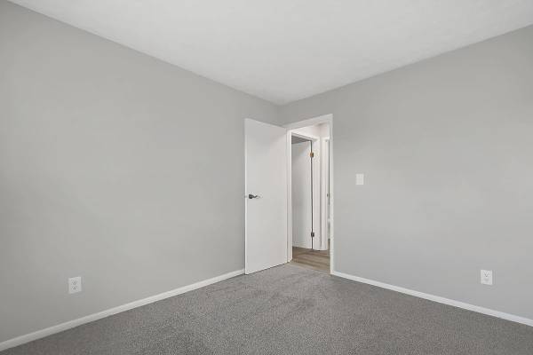 Columbus Designer Faux Wood Flooring - Room for Rent