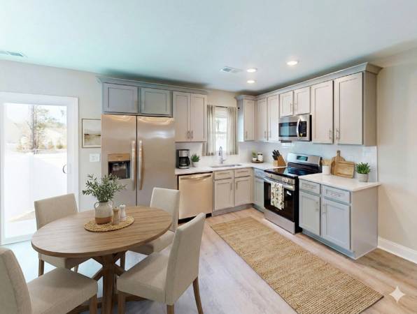 Lugoff 1292 Champions Rest Rd - Room for Rent