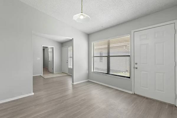 Sarasota Vaulted Ceilings Air - Room for Rent