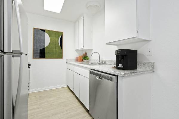 Upland Situated In Upland Bd Covered - Room for Rent