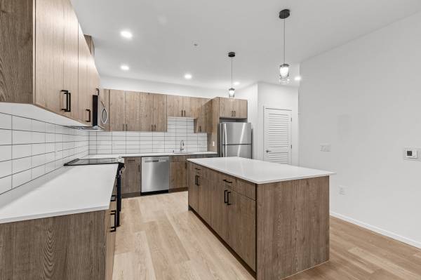 North Lakewood Great Deals On Brand New - Room for Rent