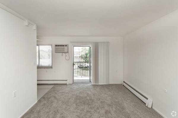 Indianapolis Fantastic Location - Room for Rent