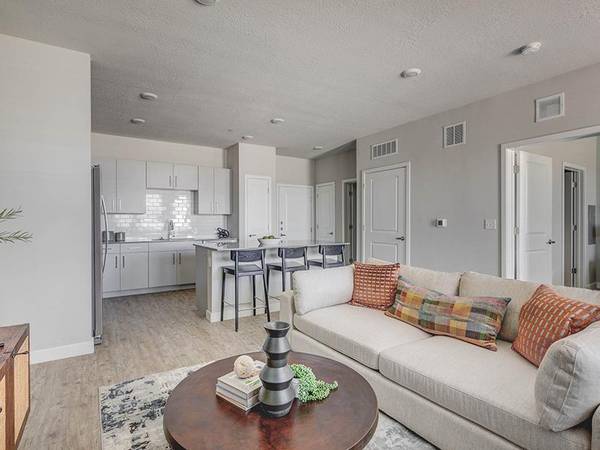 Saratoga Springs Tot Lot With - Room for Rent