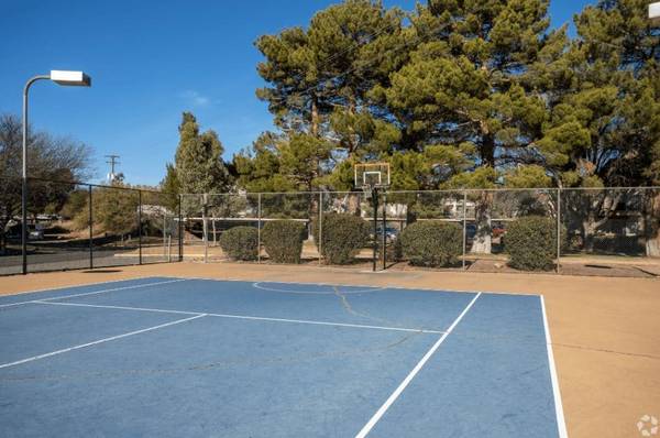 Sierra Vista Spanish Speaking Staff - Room for Rent