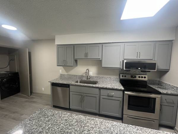 Columbia Available Now Bedroom - Room for Rent