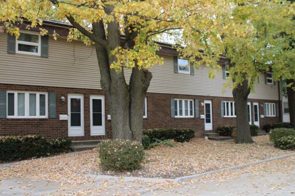 Bloomington Large Bedroom Townhouse - Room for Rent