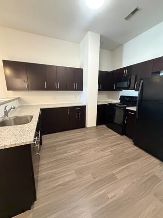 Framingham Beautiful Modern Bedroom - Room for Rent