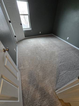 San Marcos Carpeted Room Closet Window - Room for Rent