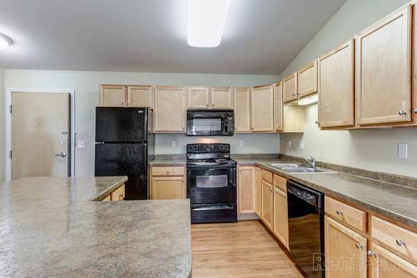 Grand Forks Washer Dryer In Unit Dog - Room for Rent