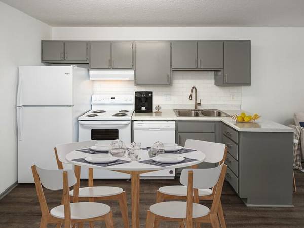 Warner Robins Patio Refrigerator Extra - Room for Rent