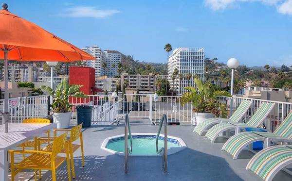 Los Angeles Enter Into World Of Comfort - Room for Rent