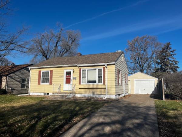 Moline Denkmann Area - Room for Rent