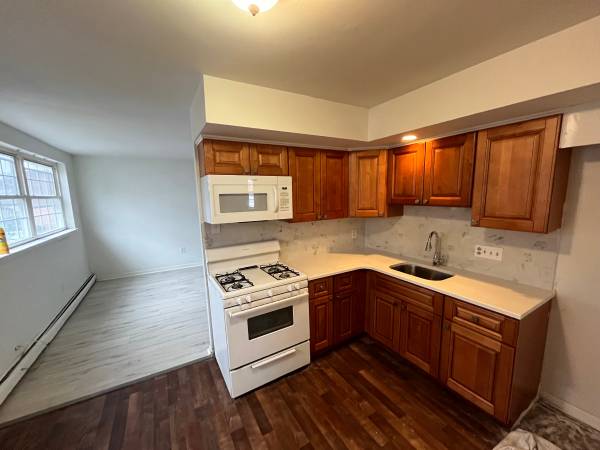 Cheltenham Spacious Newly Renovated One - Room for Rent