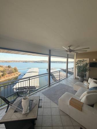 Lake Ozark 372 Palisades Condo Drive - Room for Rent