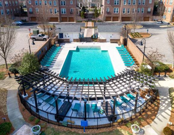 Brentwood This Place Will Feel Like - Room for Rent