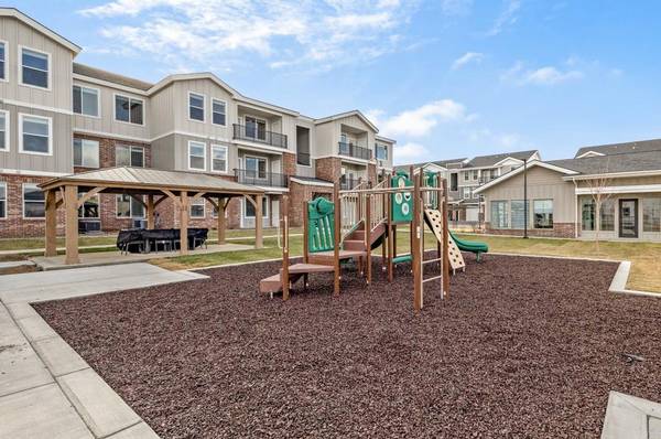 Twin Falls Embrace Vibrant Living In - Room for Rent