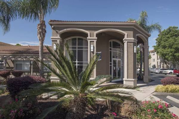 Elk Grove Dont Miss This Fabulous Bed - Room for Rent